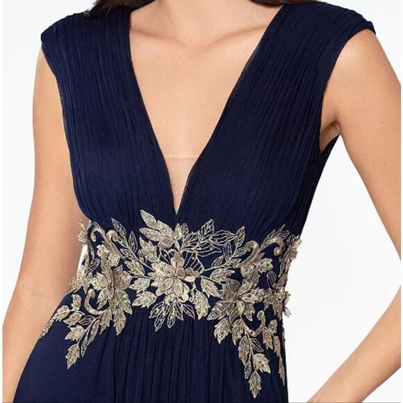 Betsy And Adam V Neck  Embroidered Gown Size 2P NWT - Picture 3 of 11